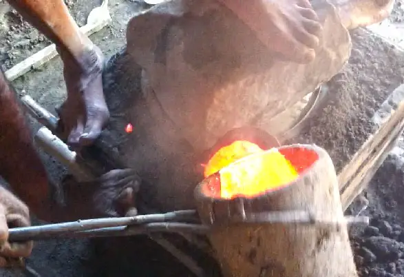 Marmite malgache : Fabrication de marmite Ambatolampy, une vidéo de Madagascar tournée dans une fonderie aluminium