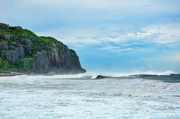 Surfer les vagues du cyclone – Réunion Bodyboard