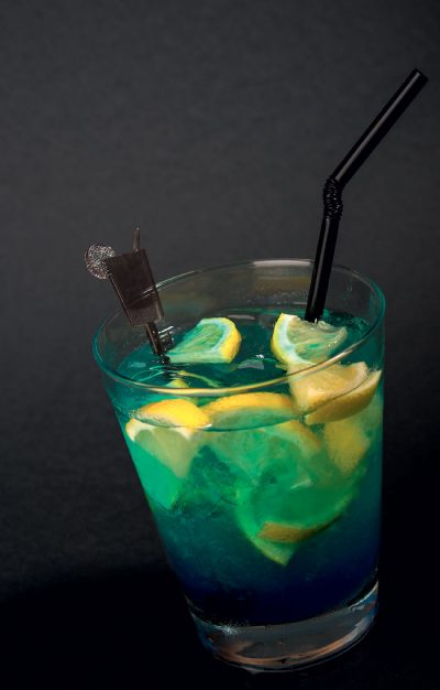 Recette Cocktail : Blue Caipirinha – Recette de cocktail brésilien