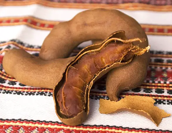 tamarin est fruit de la Réunion utilisé dans les sirops ou consommé mure